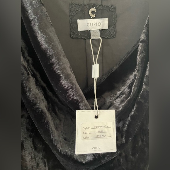 🌸New Cupio Jet Black Velvet Top - Picture 4 of 6